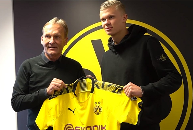 克勒舍：泽特尔属于德国最优秀的门将之一，他有望入选国家队