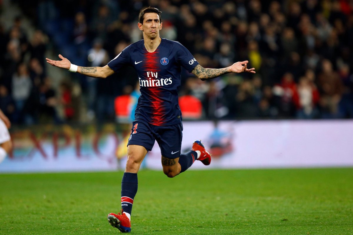 两张合影，一张和老乡一张和金靴。赛前法比奥说这场...